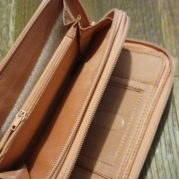 Leather wallet - Picture 8 of 10